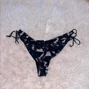 Lululemon sun soaker reversible bikini bottom